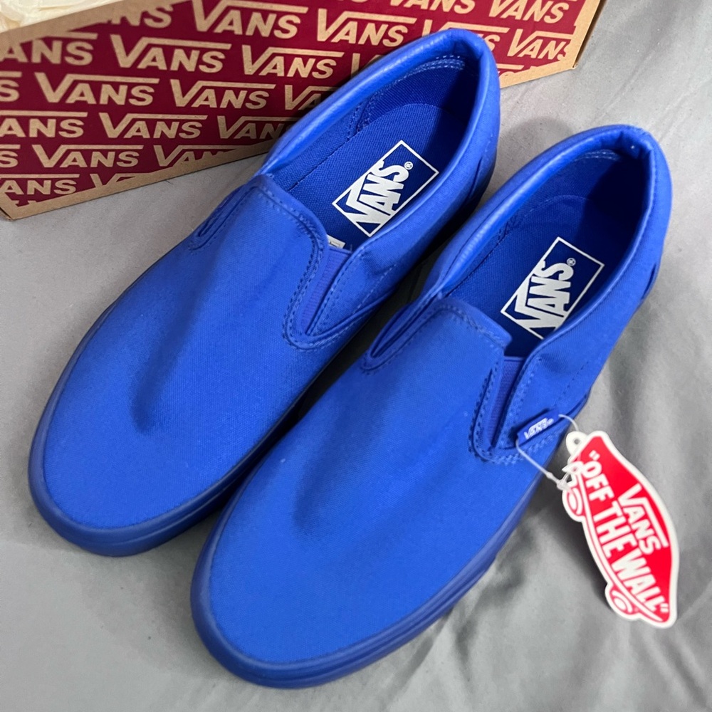 NWT Vans slip on canvas shoes.  Royal blue.  Size: Mens 7.5 Women’s 9